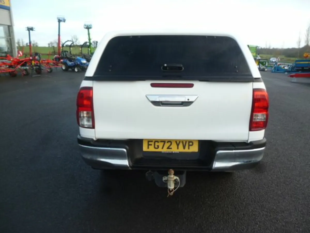 Toyota Hilux Crew Cab, 6 speed, 2023 - Image 2