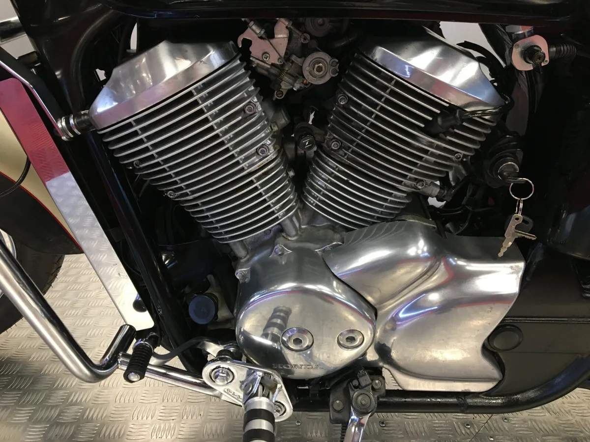 2002 Honda VT 750 Shadow - Image 4