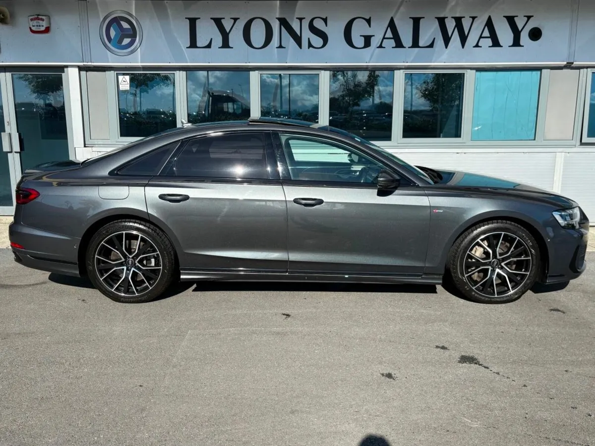 Audi A8 Audi Luxury / Plug in Hybrid / Glass Sunro - Image 3