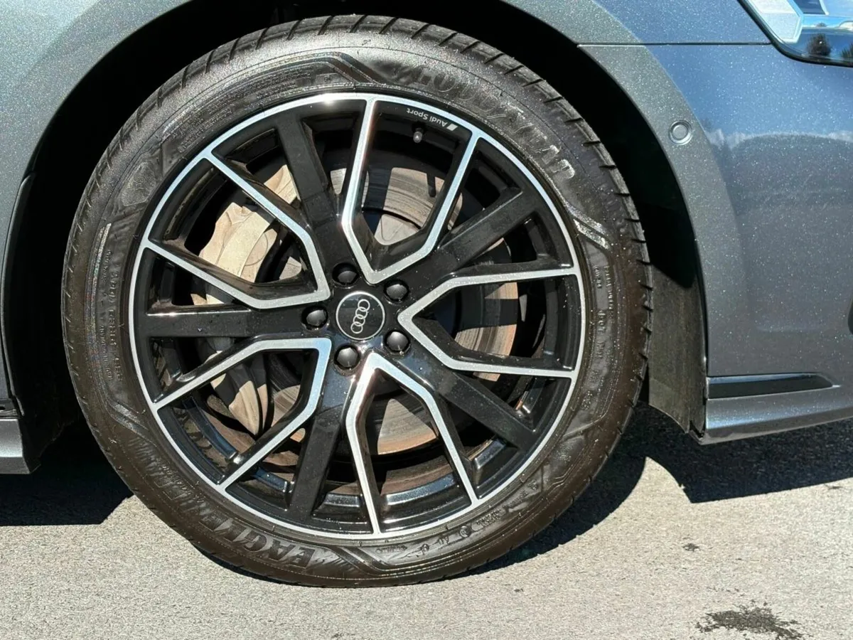 Audi A8 Audi Luxury / Plug in Hybrid / Glass Sunro - Image 4