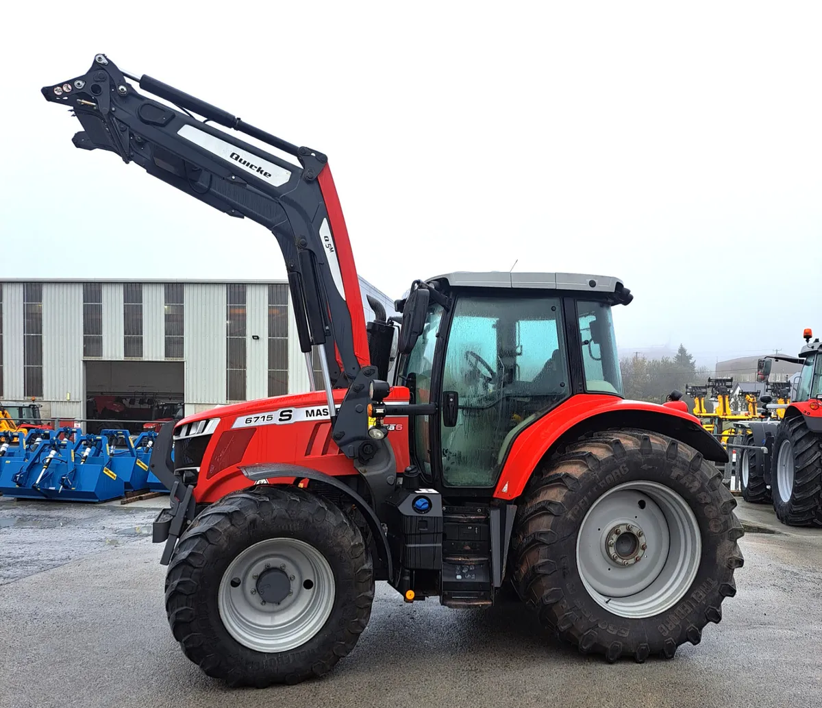 MASSEY FERGUSON 6715 S - Image 1
