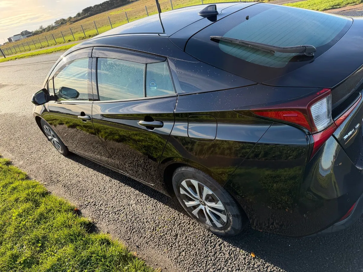 Toyota Prius 2020 Extra features - Image 3