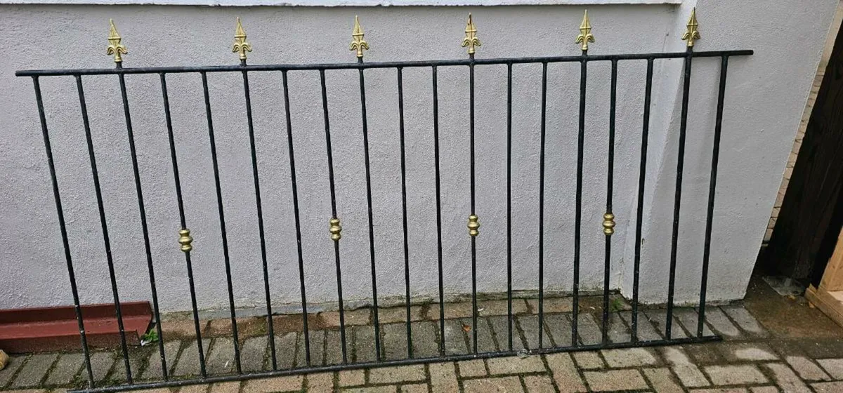 Garden Railing Beautifully Forged Arrowhead 9 Mtrs - Image 1