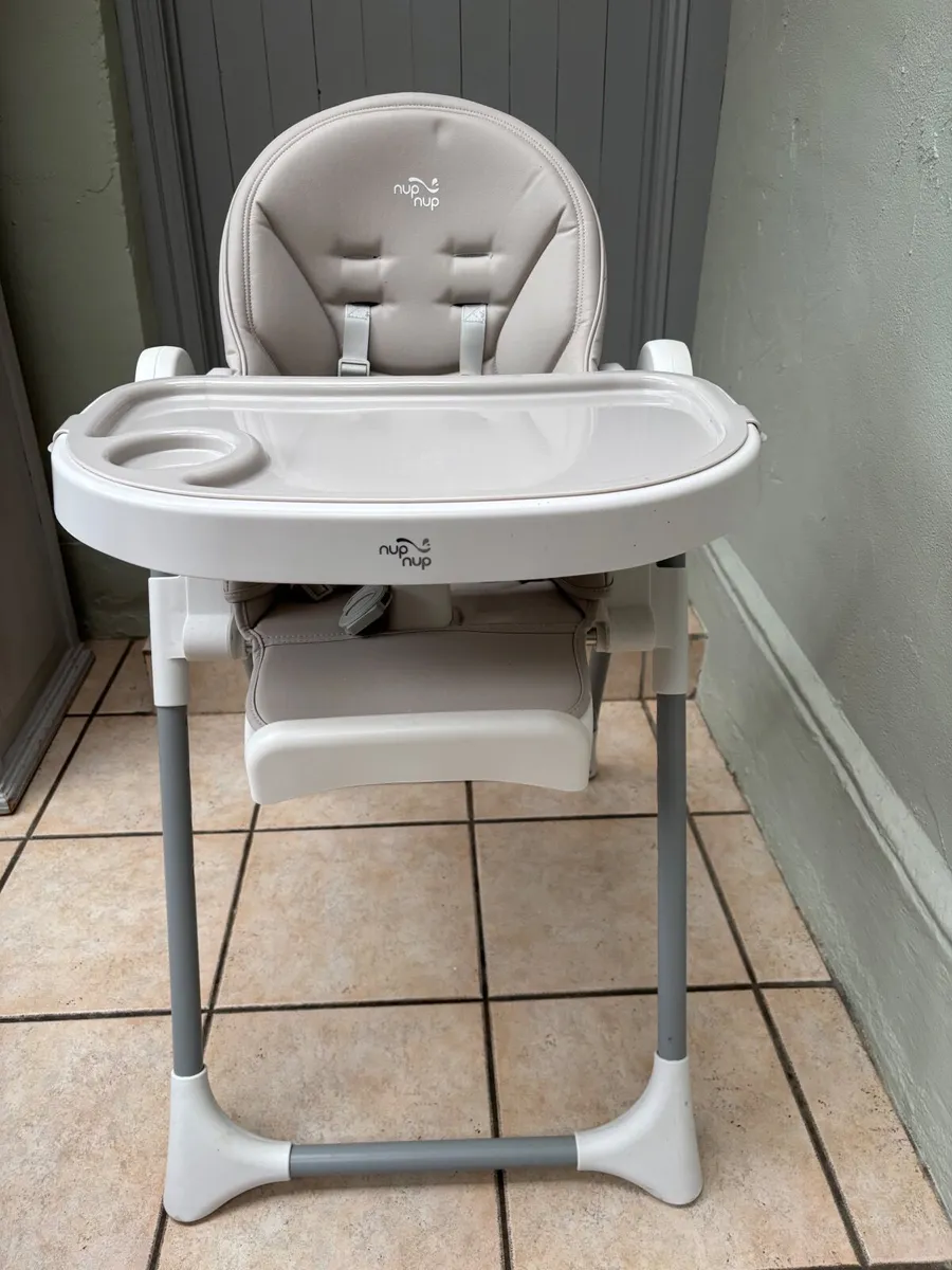 Baby high chair - Image 1