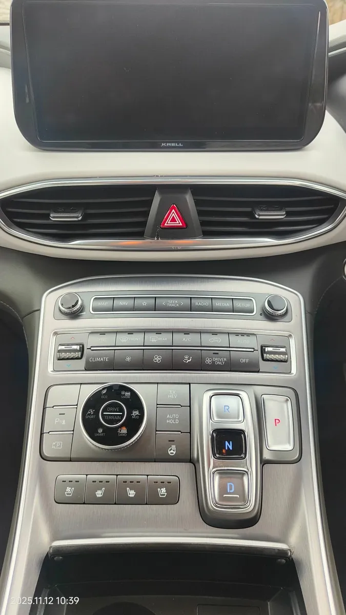 Hyundai Santa Fe 2021 - Image 2