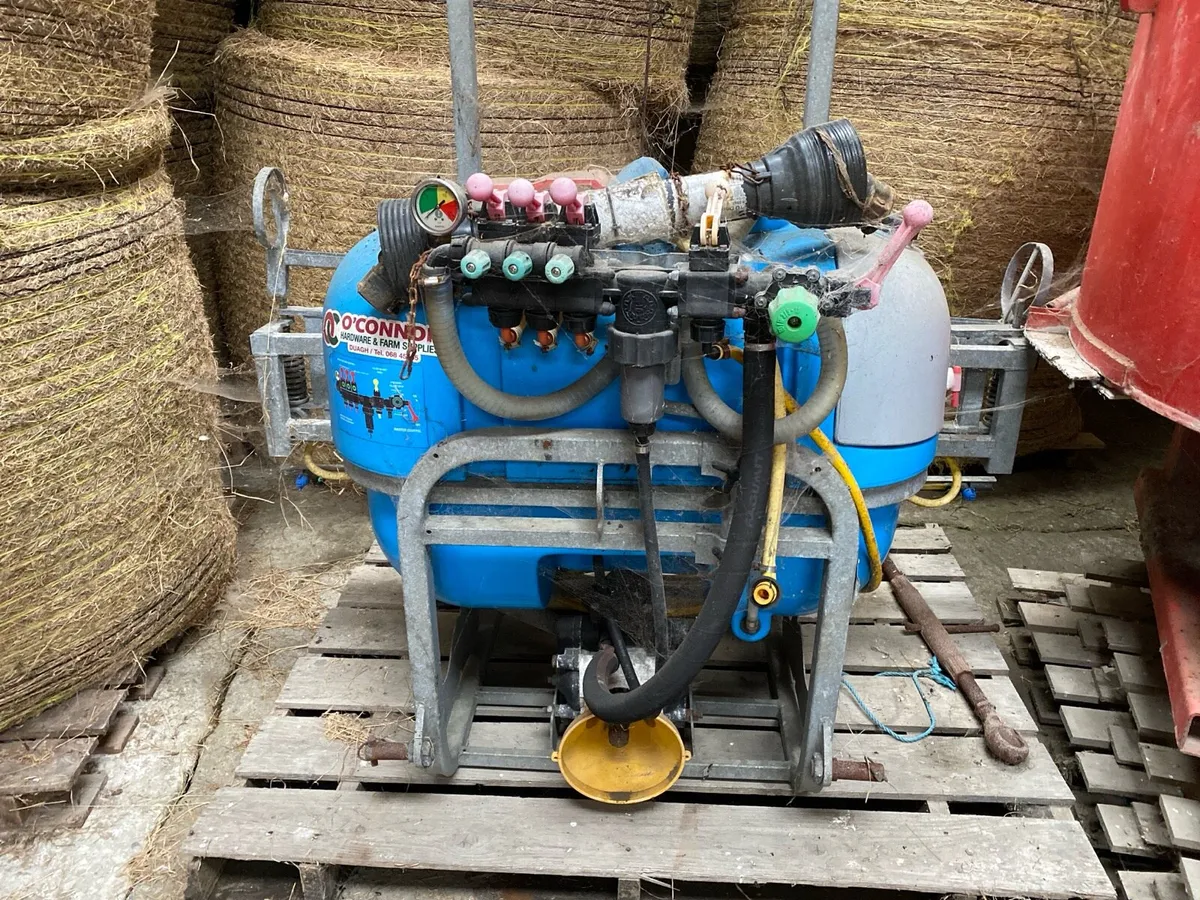 600 litre Boom sprayer - Image 1