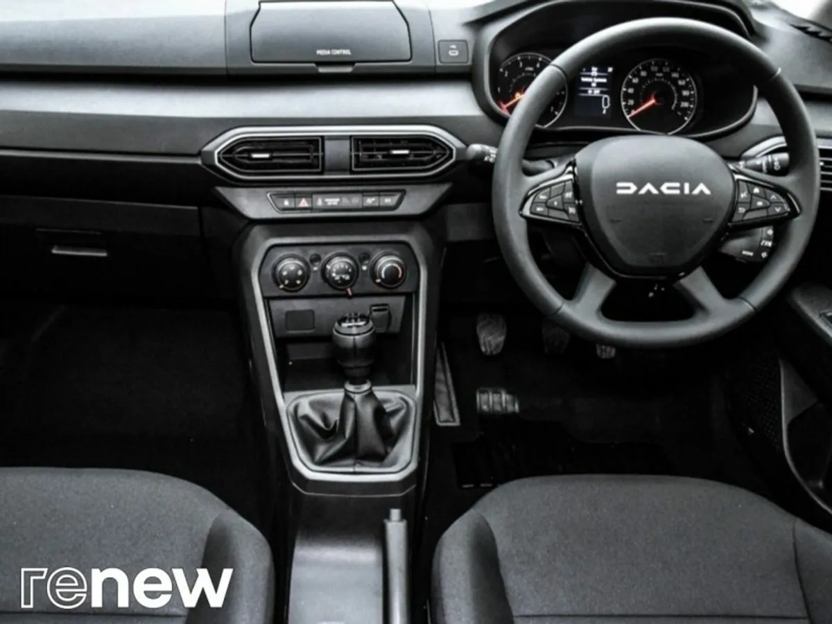 Dacia Sandero Essential TCe 90 5Sp GSR2 - Image 2