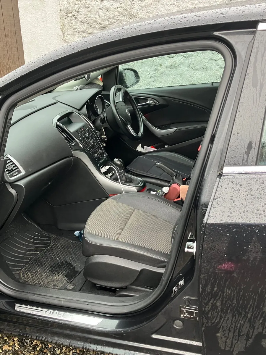 Opel Astra 2014 - Image 3
