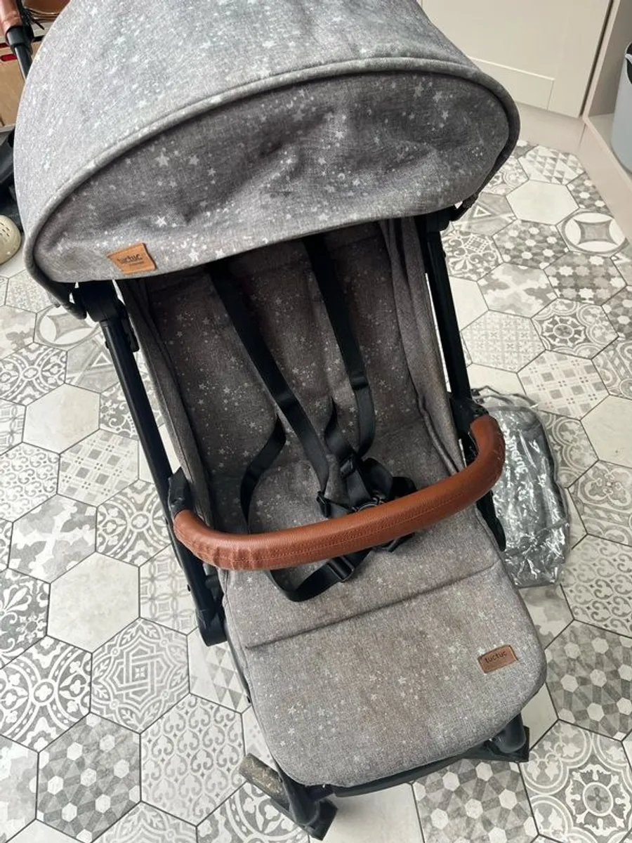 Compact pushchair / buggy - Image 1
