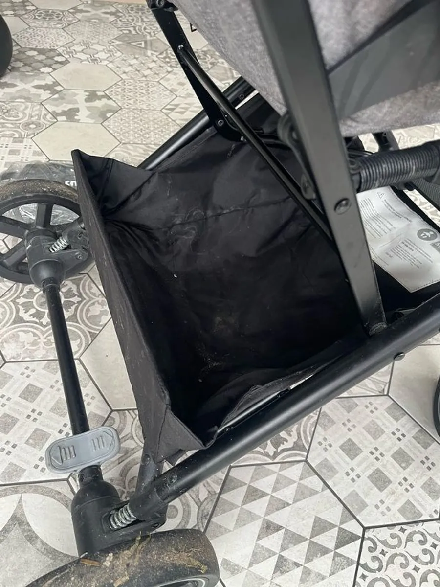Compact pushchair / buggy - Image 4