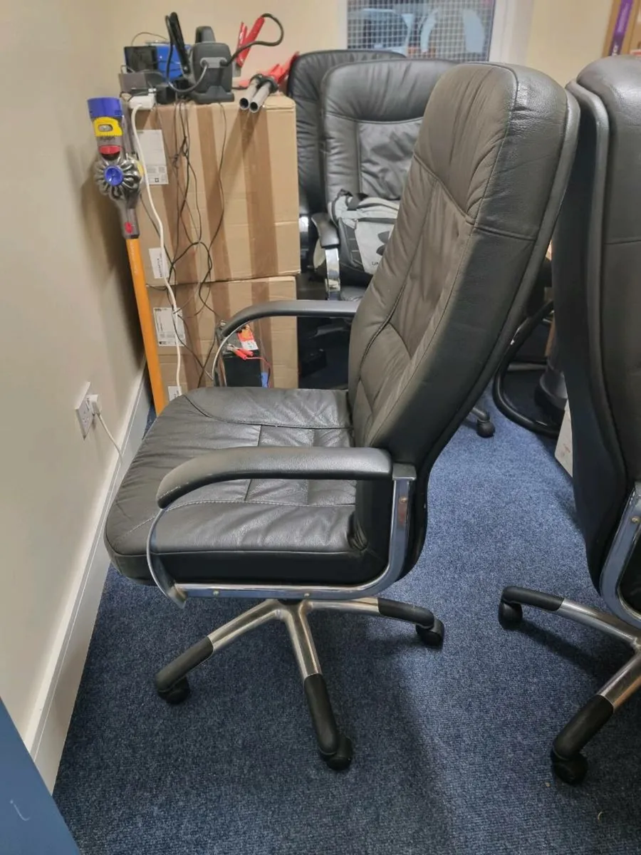 Office chairs - Image 2