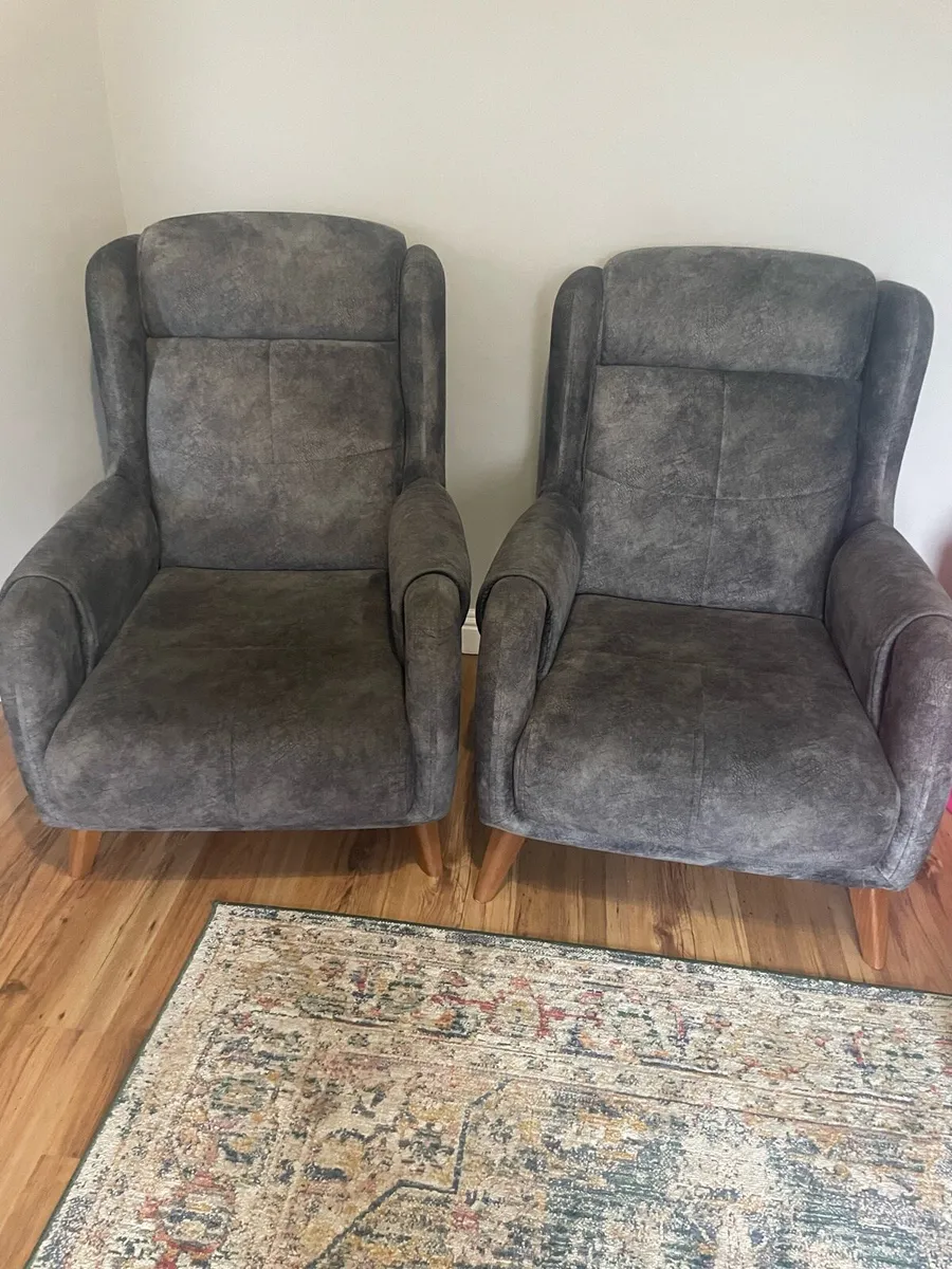 2 Armchairs - Image 1