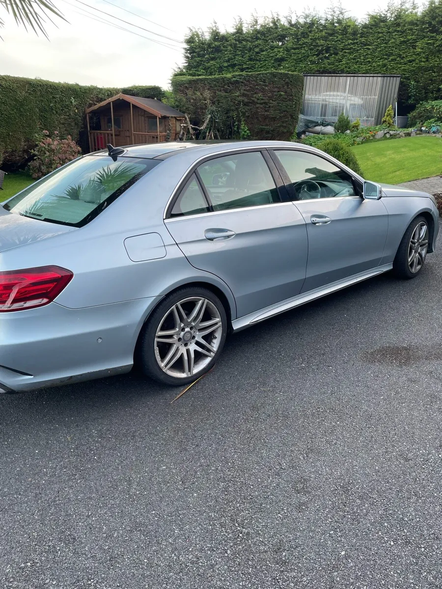 141 Mercedes E250 CDI BE AMG Sport - Image 3
