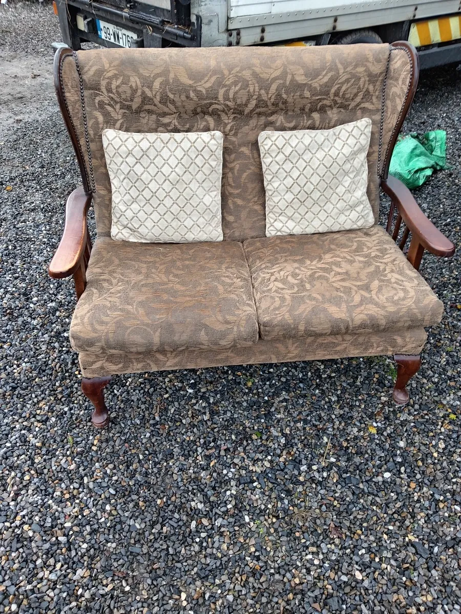 Old 2 seater couch - Image 1