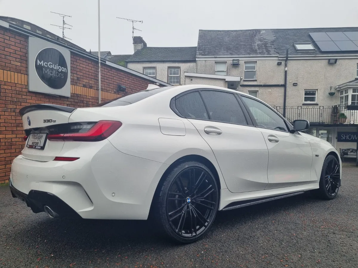 BMW 3-Series 2022 - Image 4