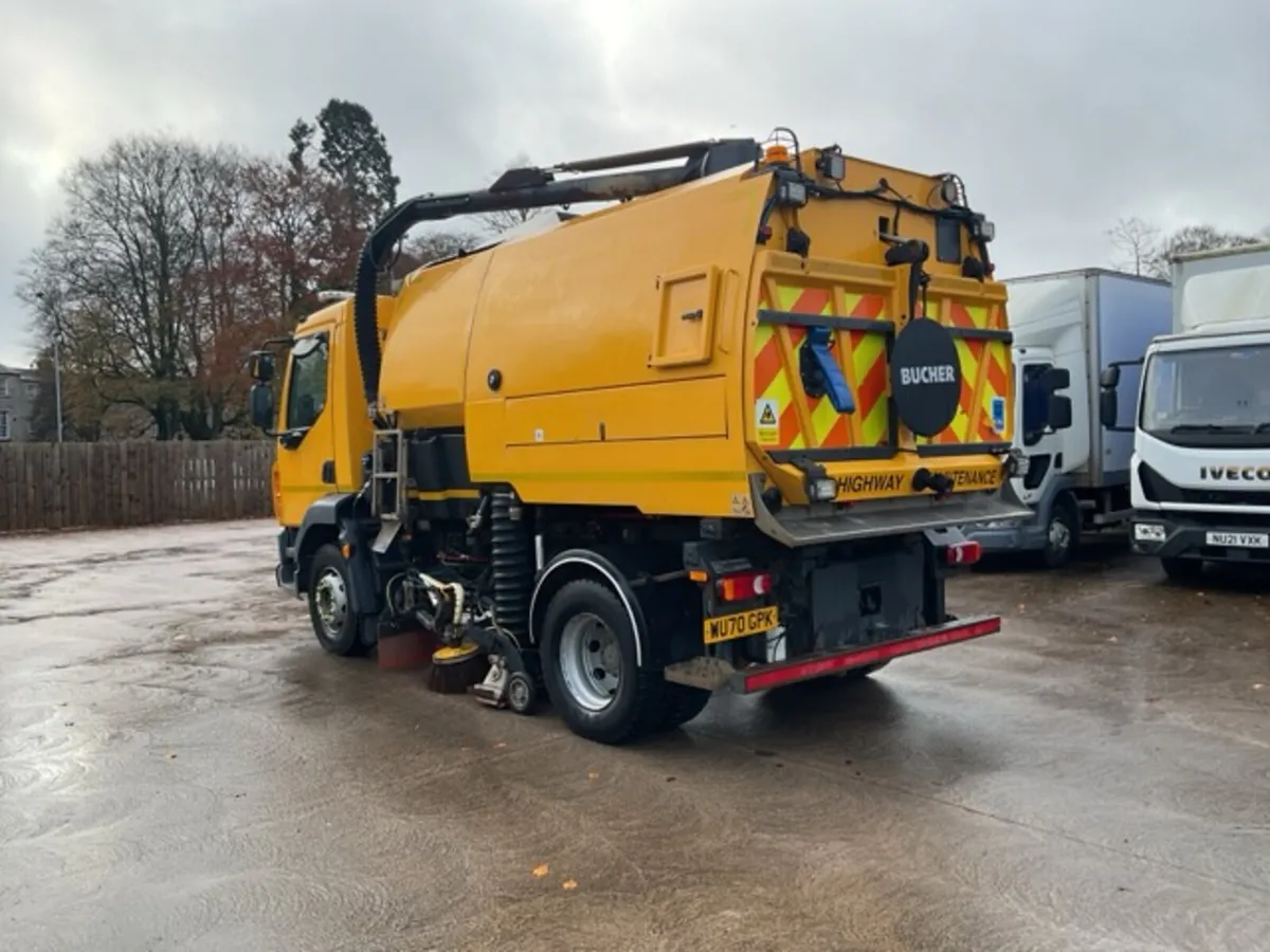 2020 DAF LF220 4x2 Johnston V65T Road Sweeper - Image 4