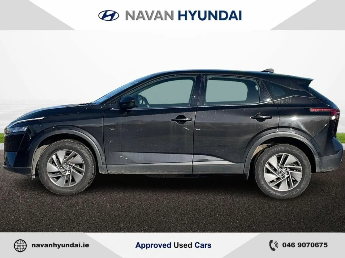 Nissan Qashqai 1.3 PET MILD HYBRID SV *PRICE DROP* - Image 4