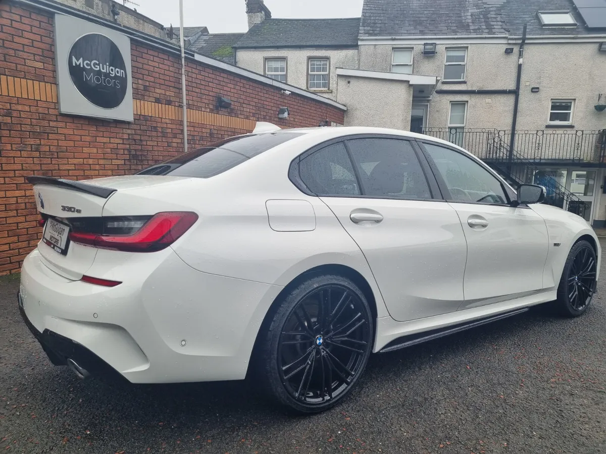 BMW 3-Series 2022 - Image 3