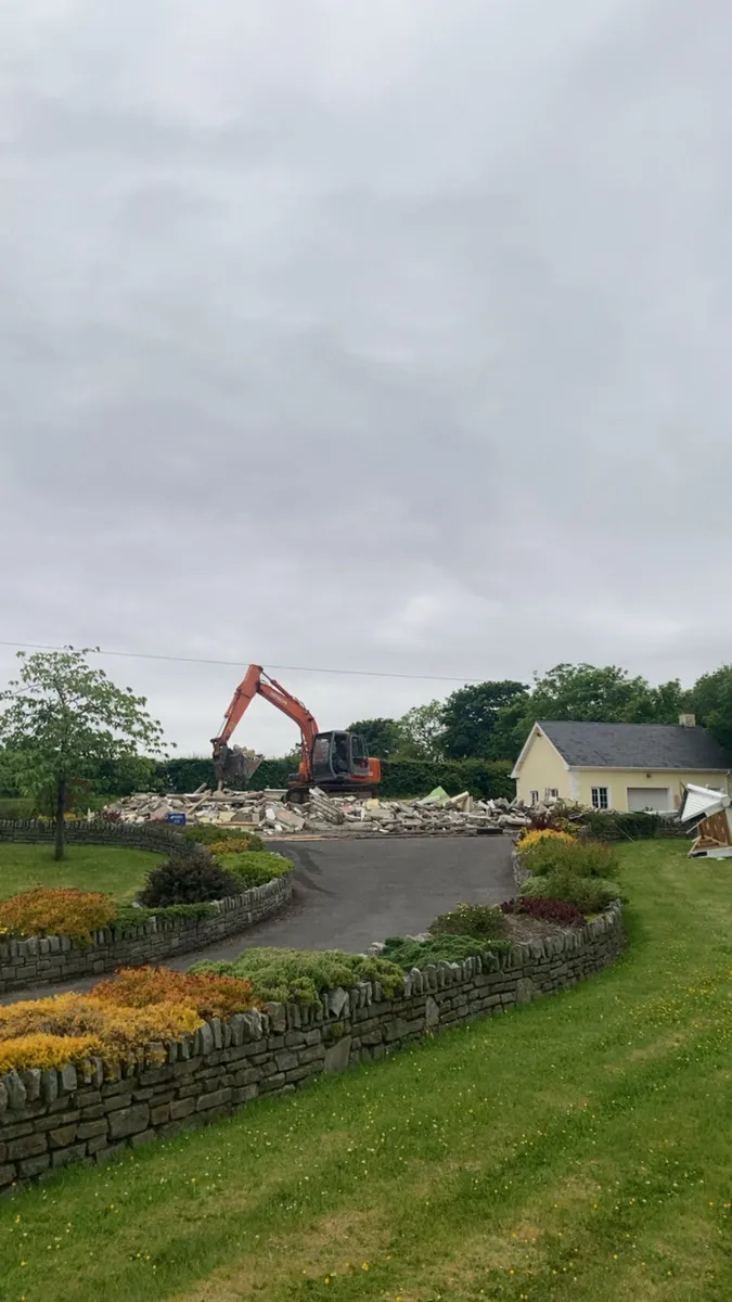 10 ton digger for hire with driver - Image 3