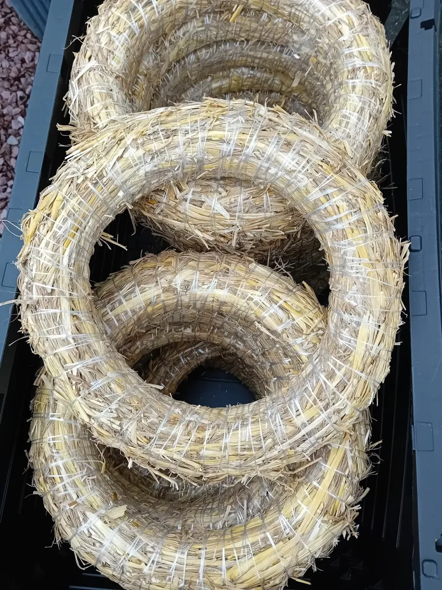 14 inch Straw wreaths x 20 wreaths - Image 1