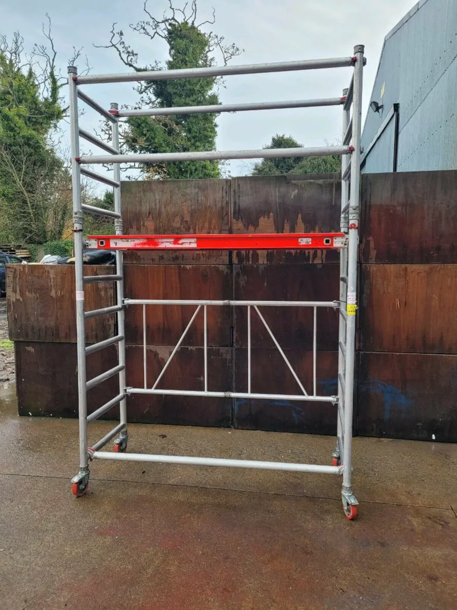 Aluminium scaffold tower FREE DELIVERY - Image 1