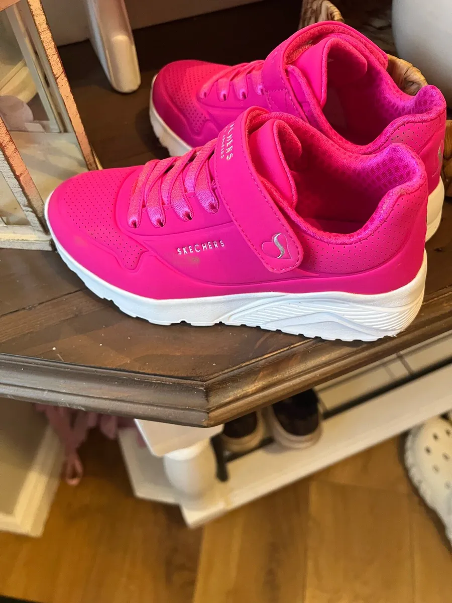 Little girls trainers - Image 1