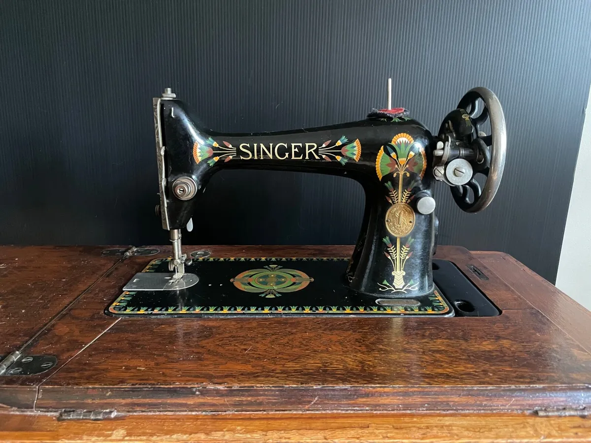 Singer Sewing Machine - Image 4