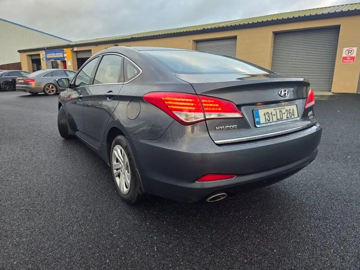 Hyundai I40 2013 Blue Drive Grey Saloon 1.7 Diesel - Image 3
