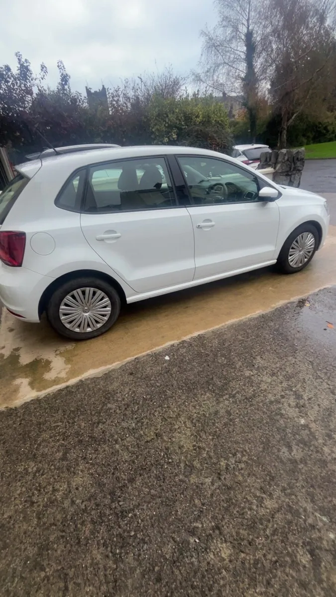 Automatic Volkswagen Polo - Image 2