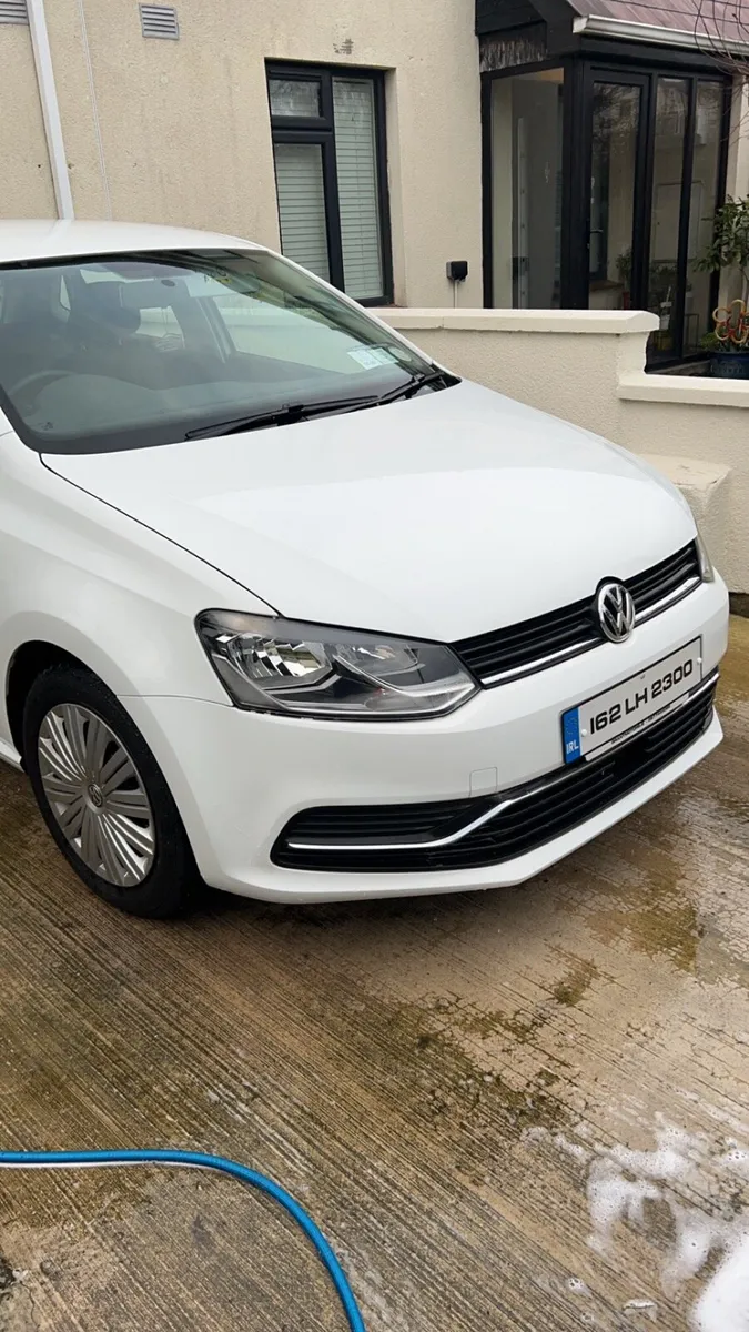 Automatic Volkswagen Polo - Image 3