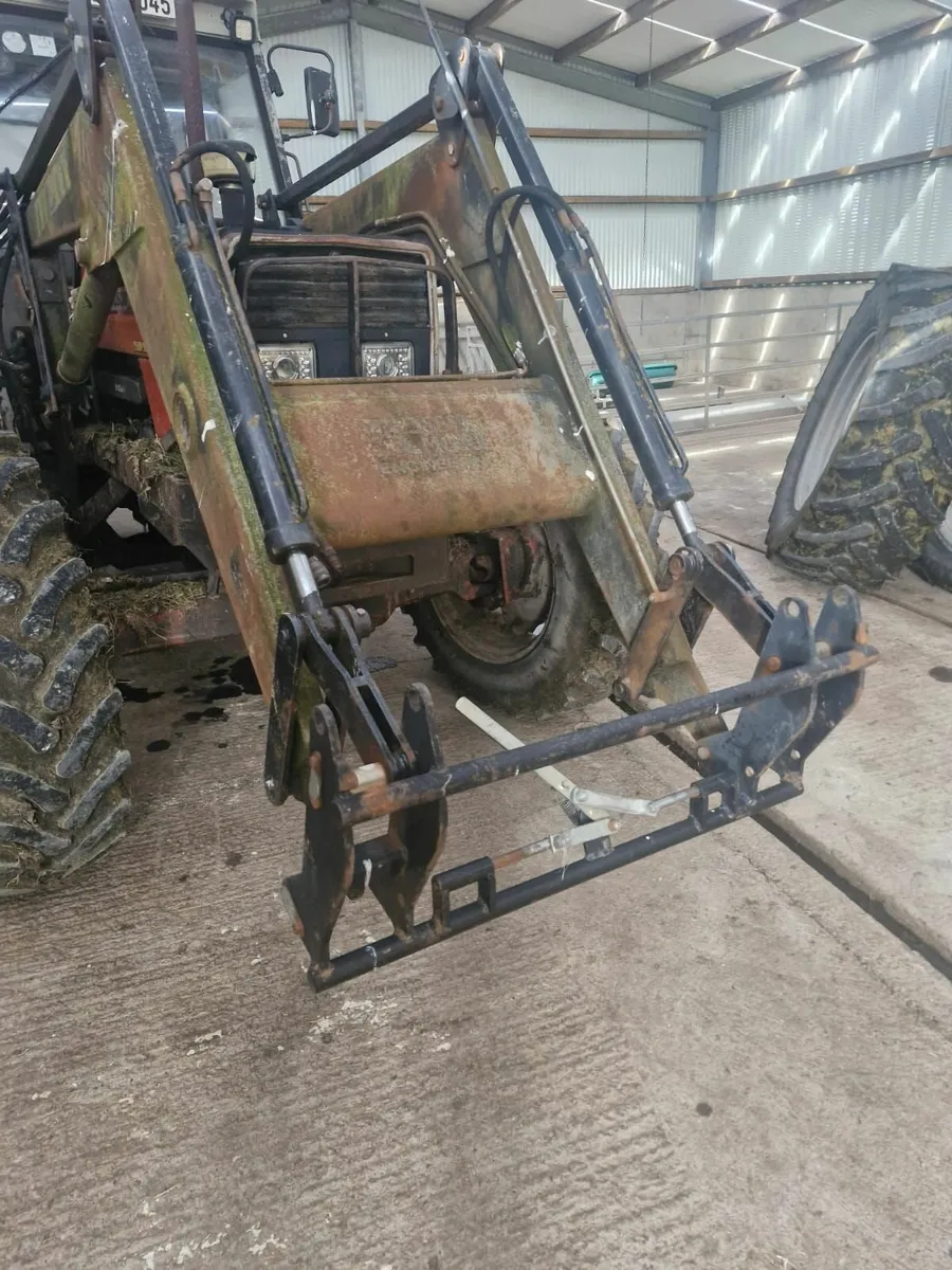 Rossmore Front Loader to suit MF 399 - Image 3