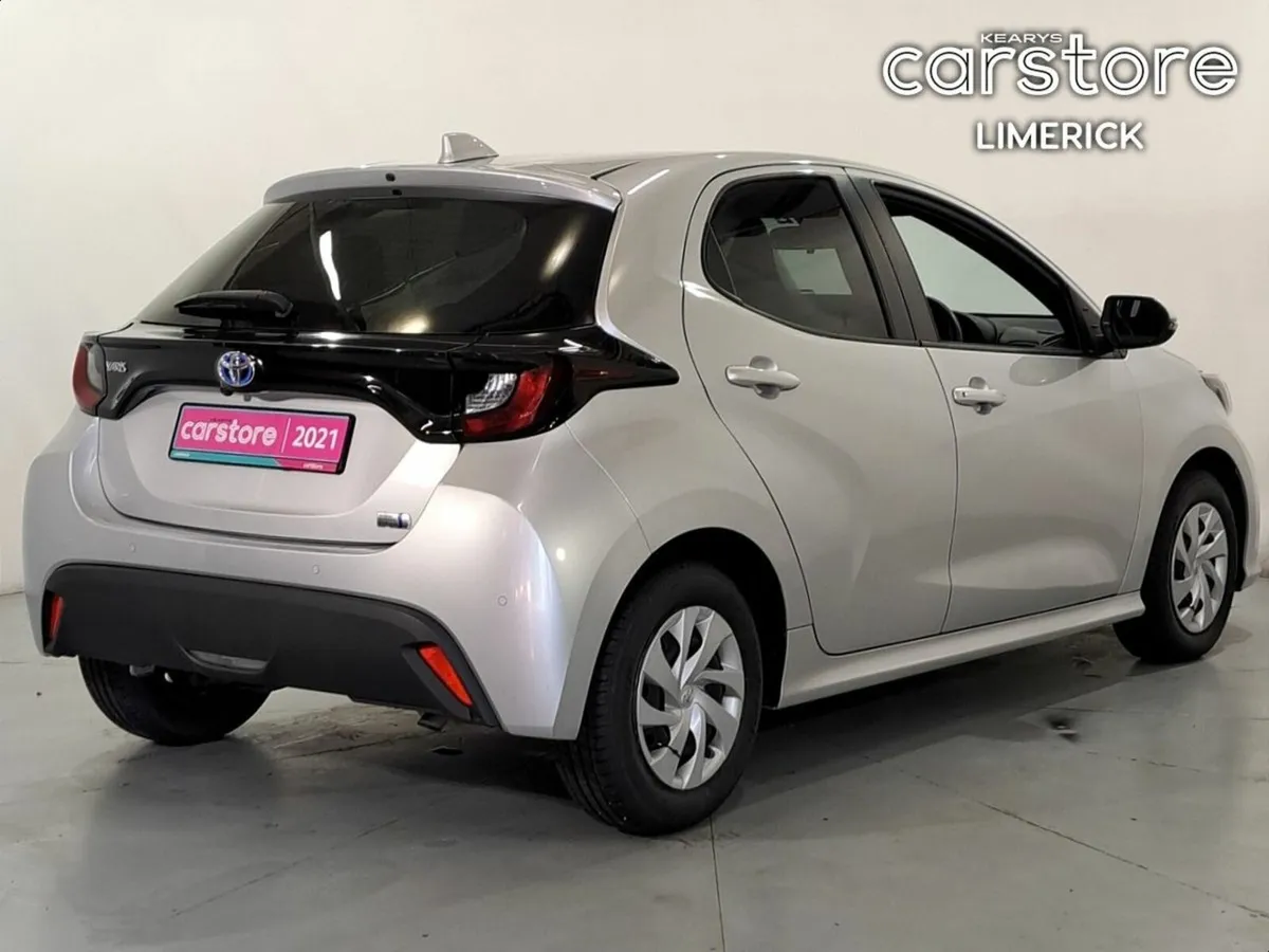 Toyota Yaris 1.5 HYBRID - Image 3