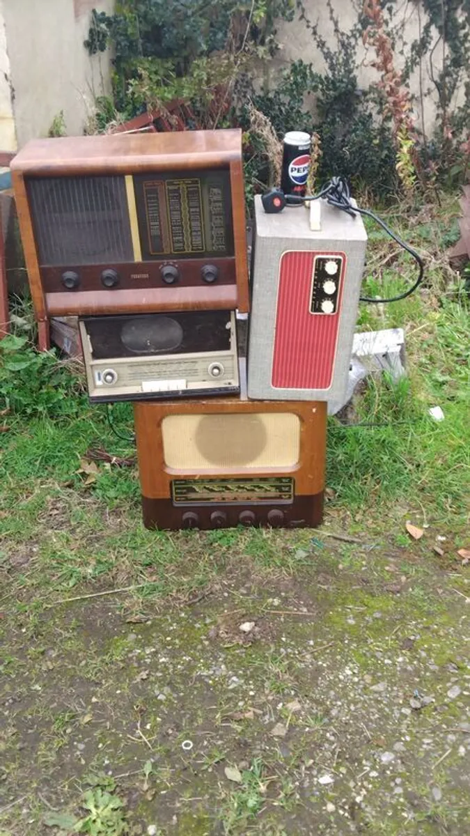 valve radios   2 are working - Image 1