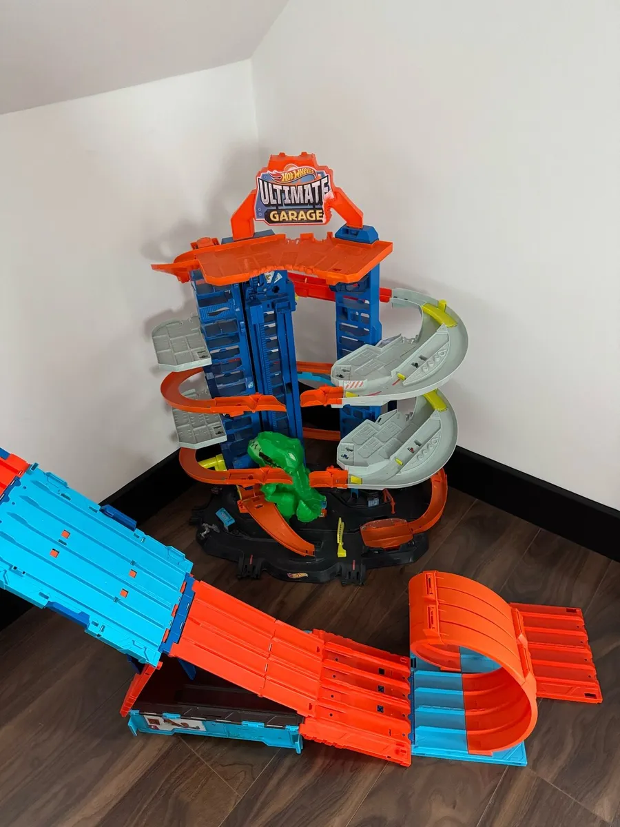 Hot wheels garage and racing track