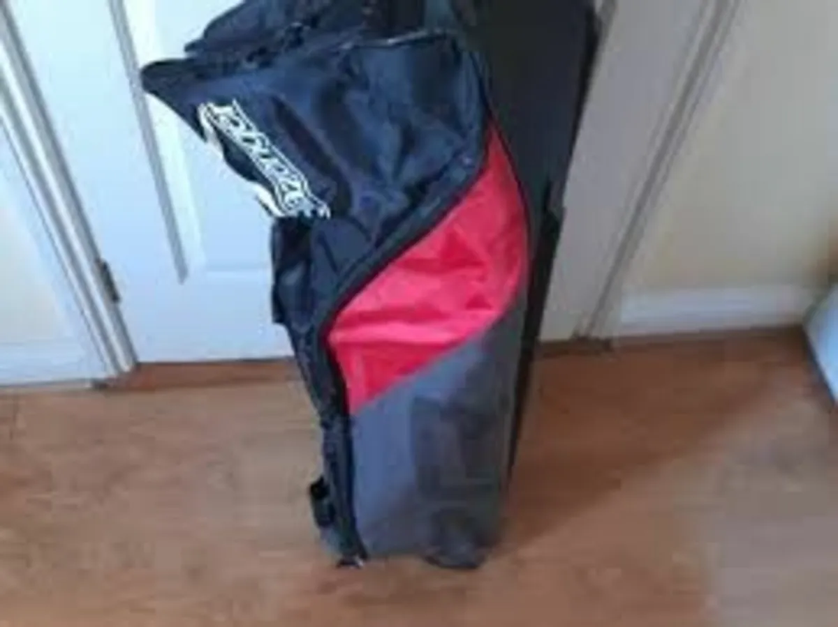 SLAZENGER Large Sports Travel Trolley Storage Bag. - Image 2