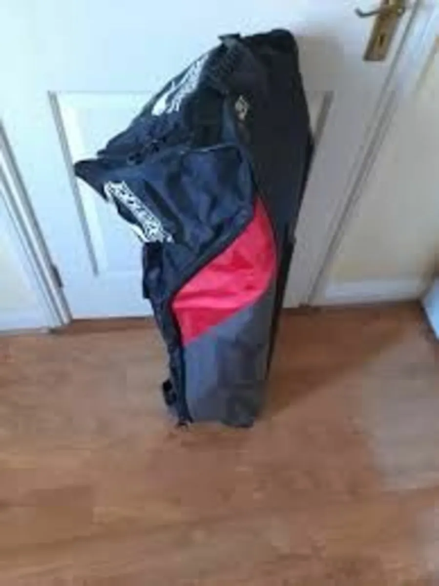 SLAZENGER Large Sports Travel Trolley Storage Bag. - Image 3