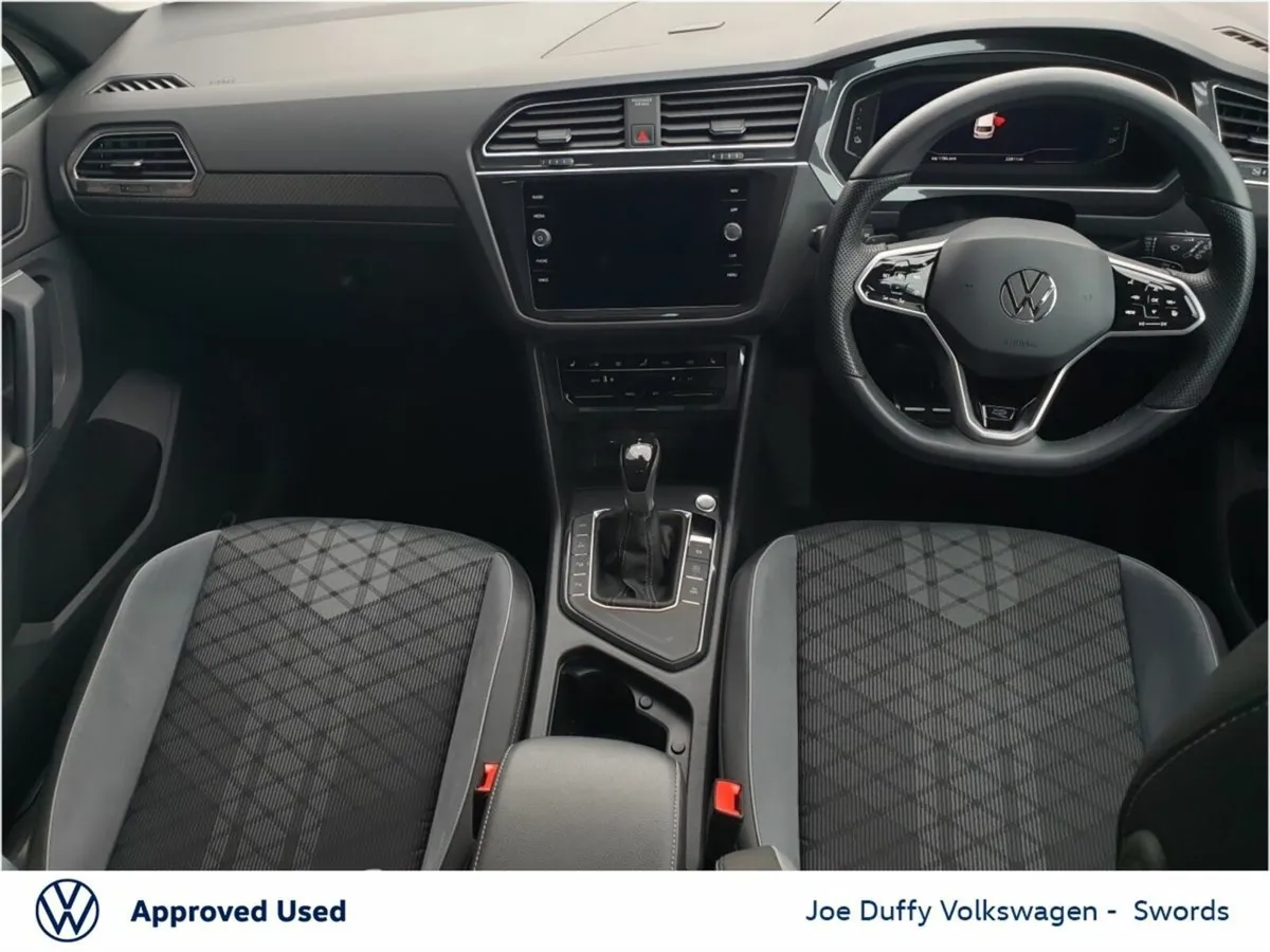 Volkswagen Tiguan Tiguan R-Line 1.4TSI Phev 245HP - Image 3