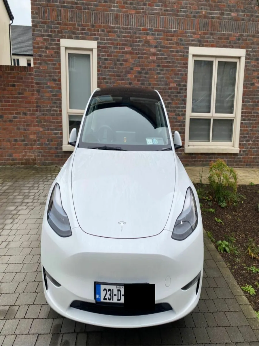 Tesla Model Y 2023 - Image 3
