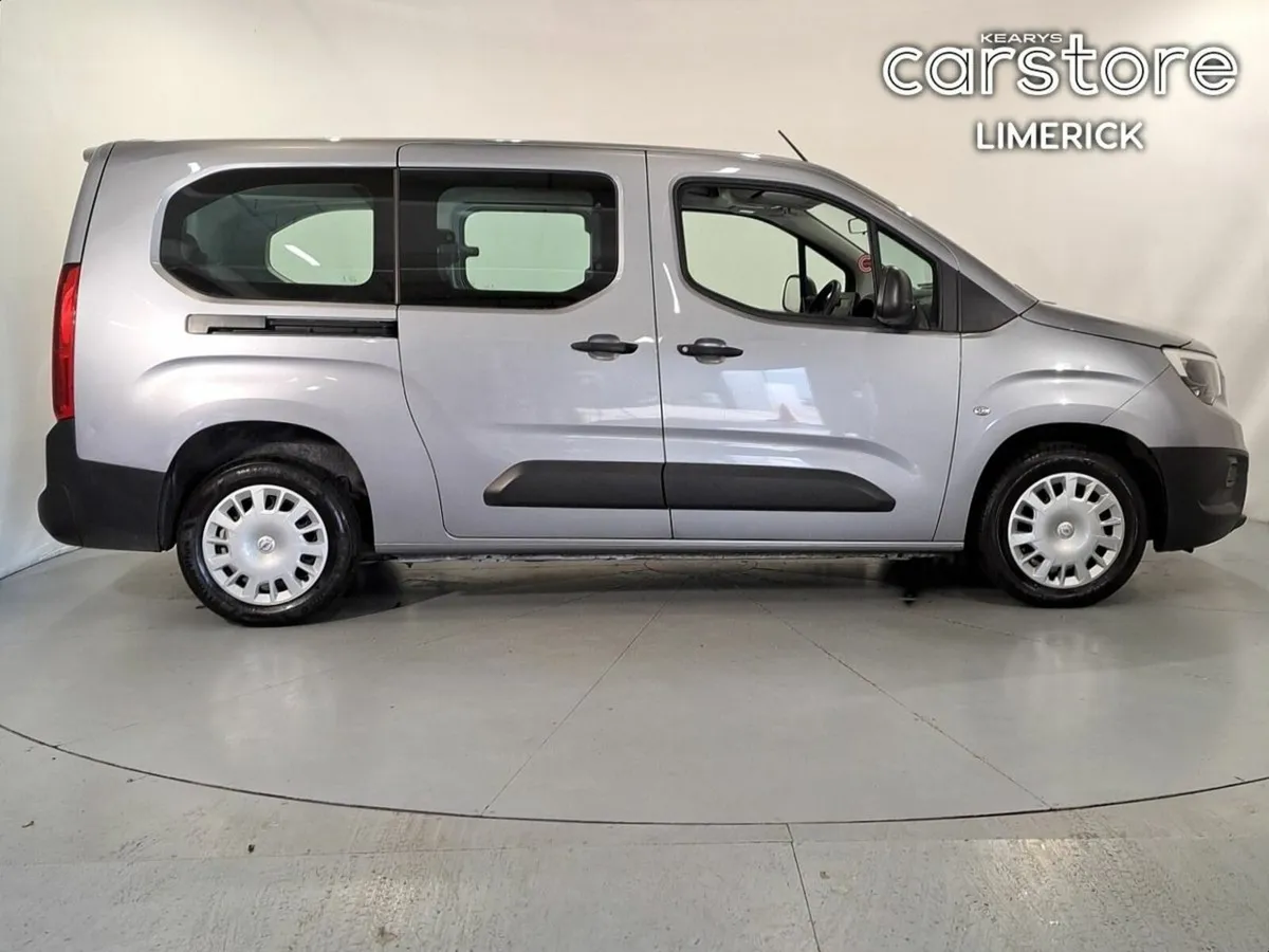 Opel Combo 1.5 Turbo D 100PS Energy XL 7 Seater - Image 2