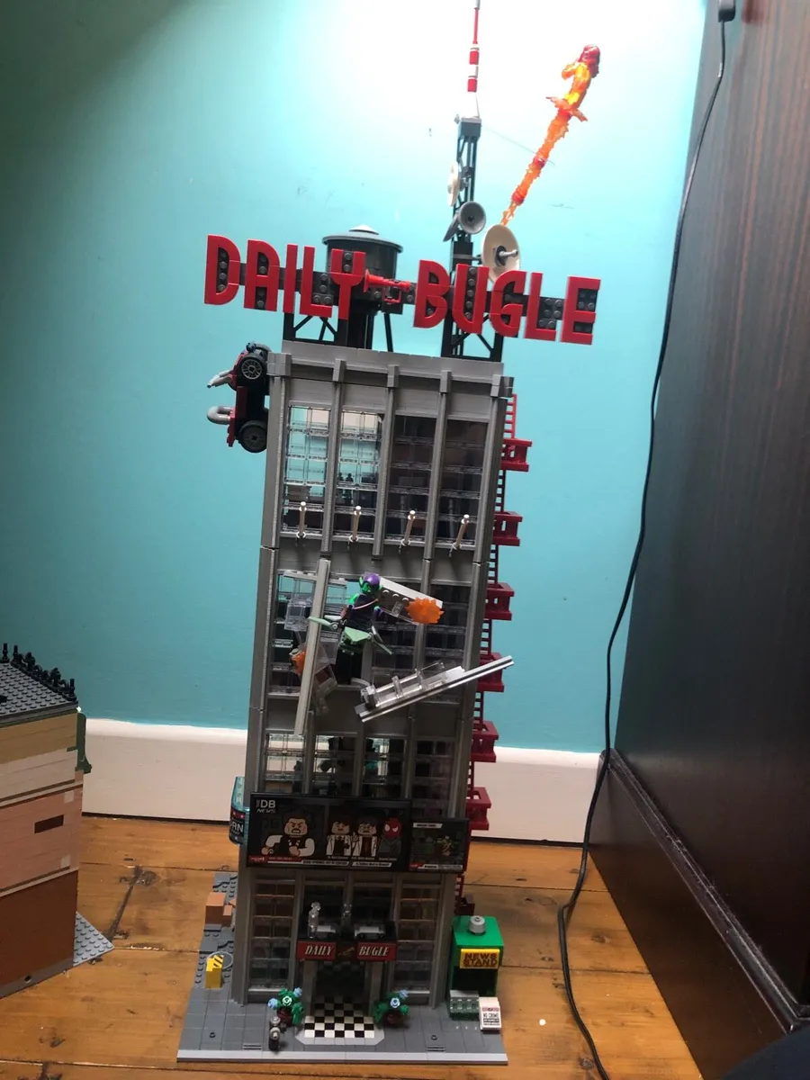 LEGO Daily Bugle Spider-Man Set - Image 1