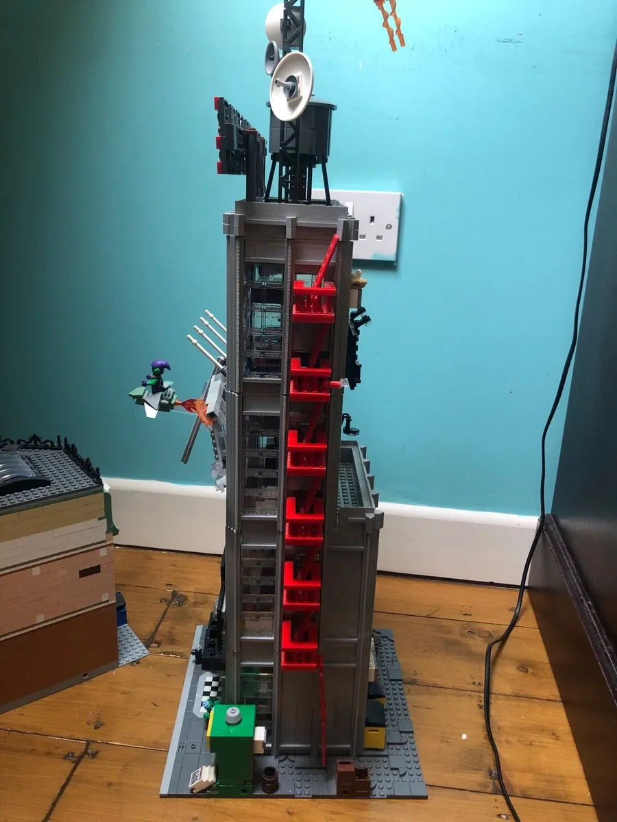 LEGO Daily Bugle Spider-Man Set - Image 4