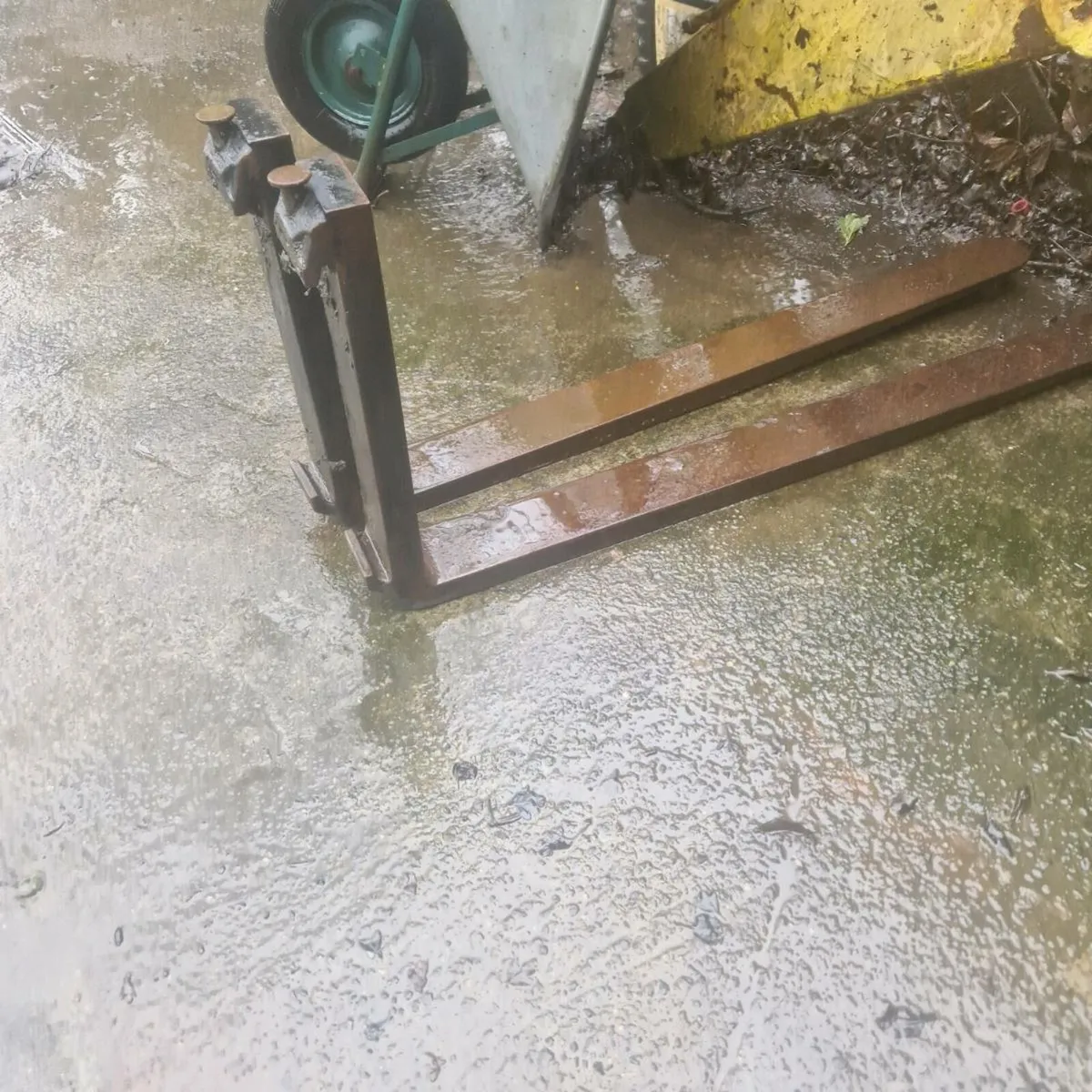 Manitou bucket. Forklift forks. Winch - Image 4