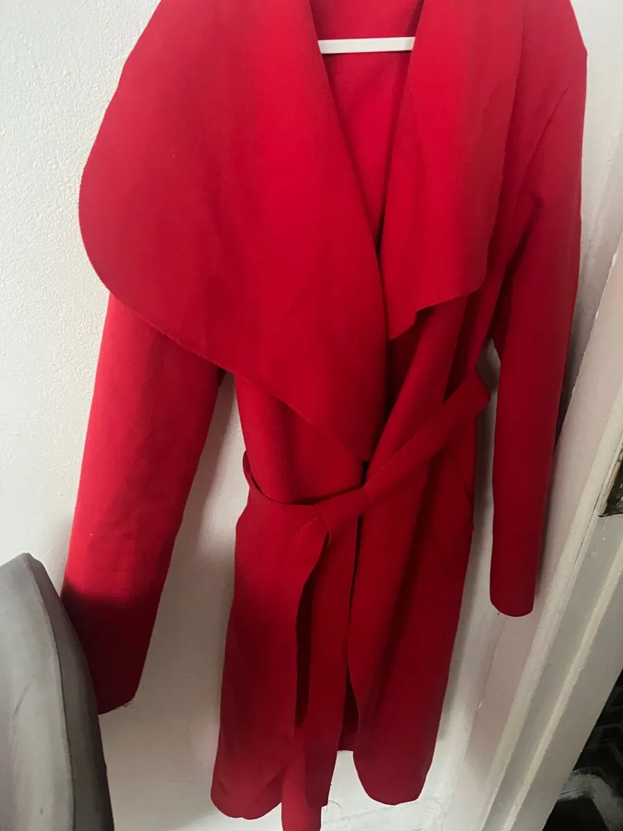 Red coat - Image 2