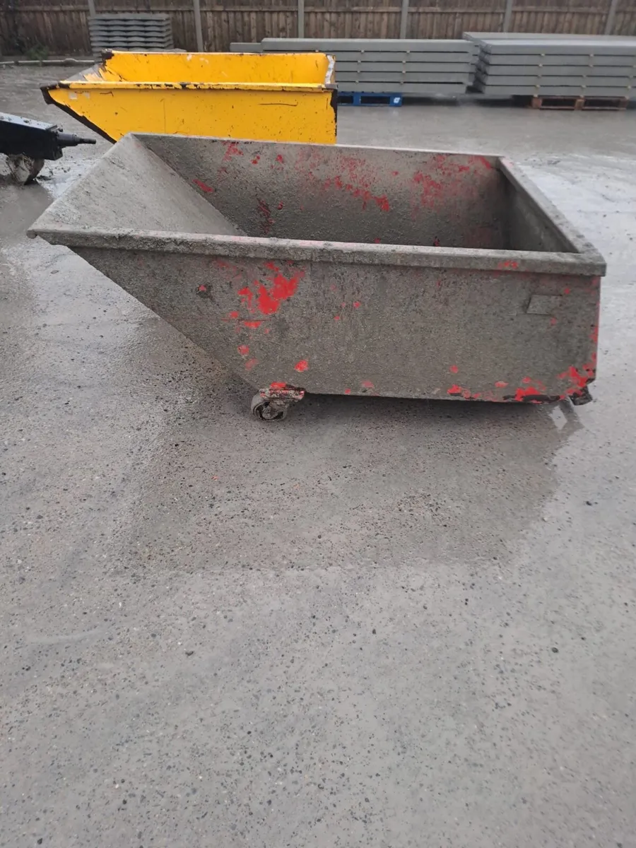 Tipping skips x 2 - Image 2