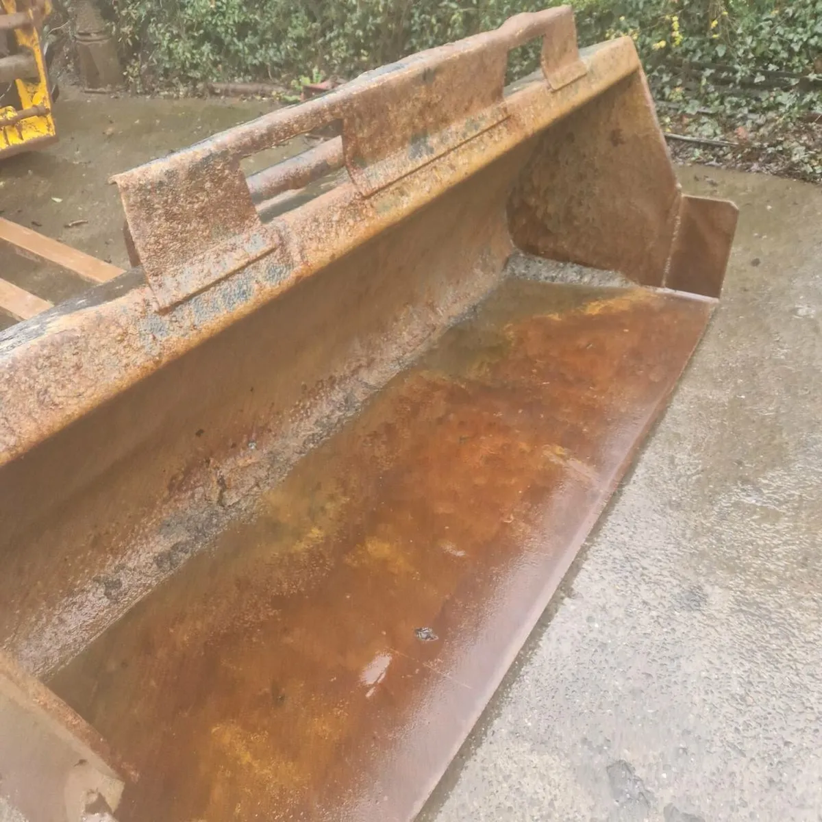 Manitou bucket. Forklift forks. Winch - Image 1