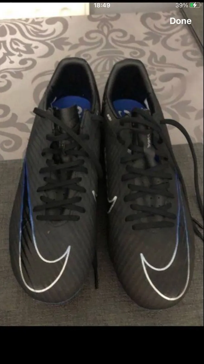 Boys Nike football boots size 6 €40 - Image 1