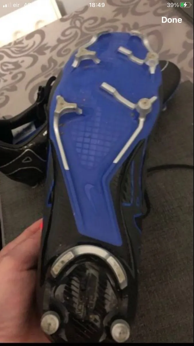 Boys Nike football boots size 6 €40 - Image 3