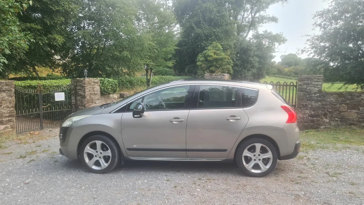 Peugeot 3008 2010 - Image 1
