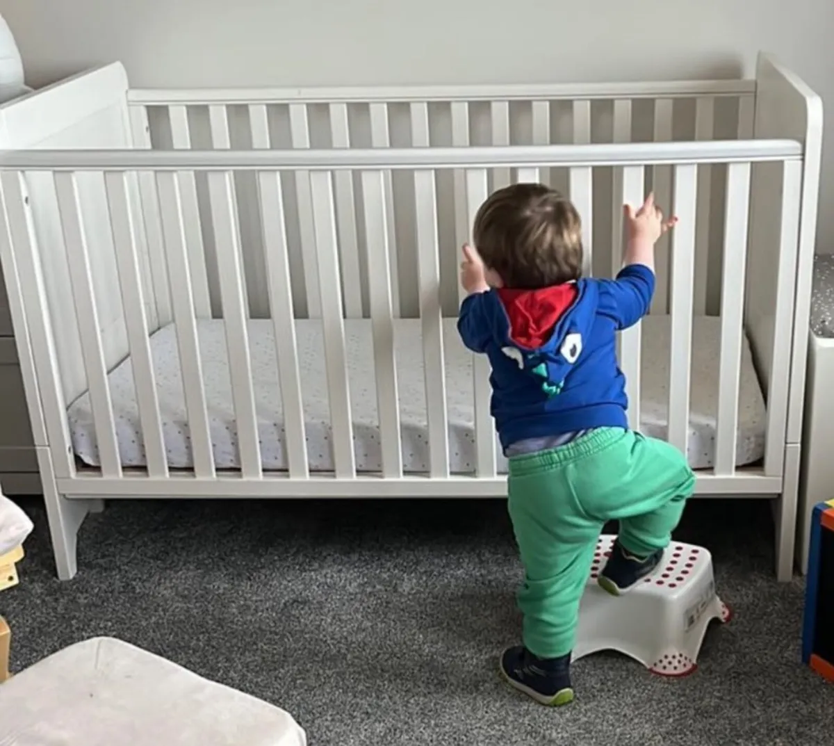 Cots and little tikes cars - Image 1