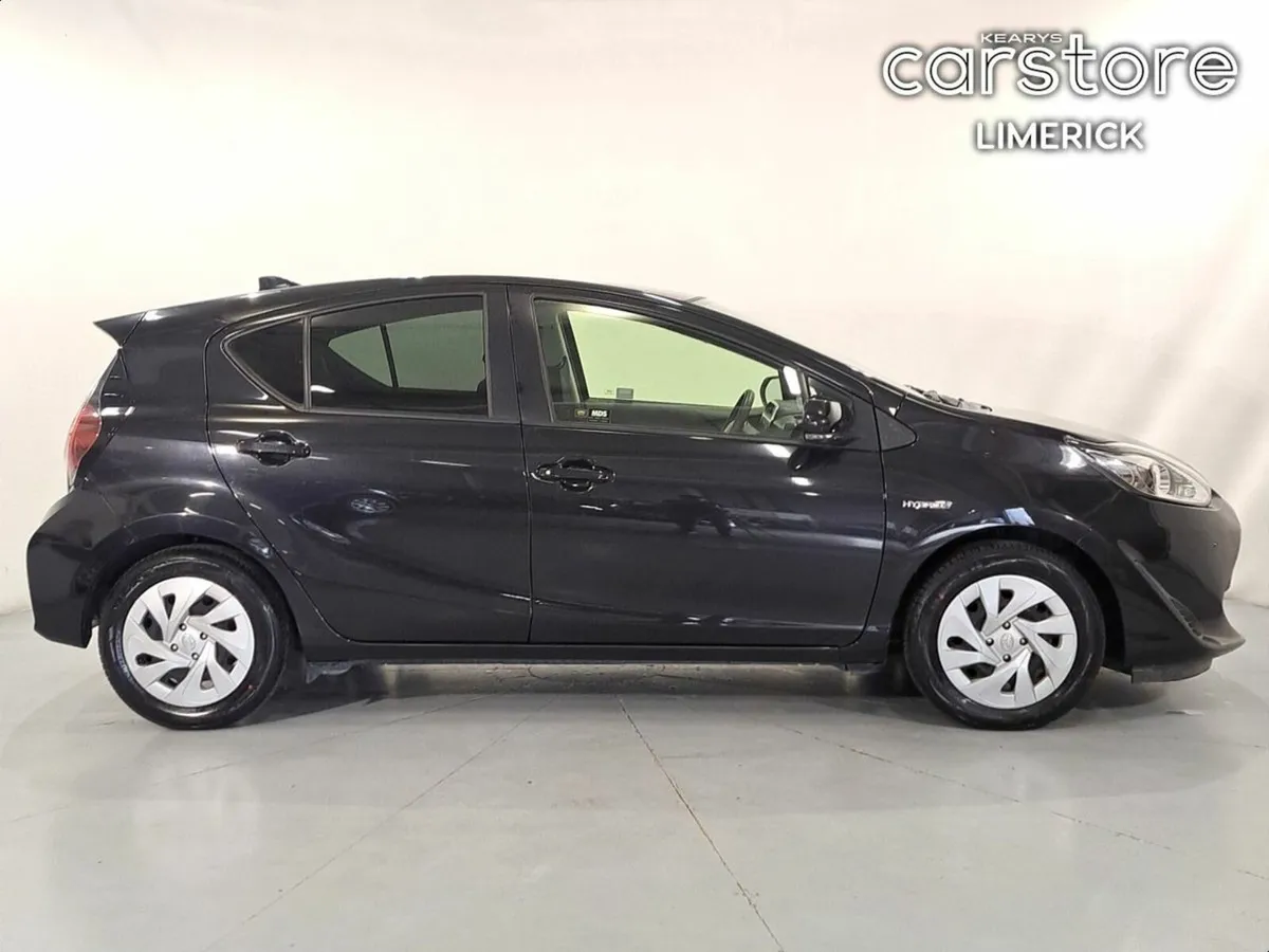 Toyota Aqua 1.5 HYBRID AUTO - Image 2